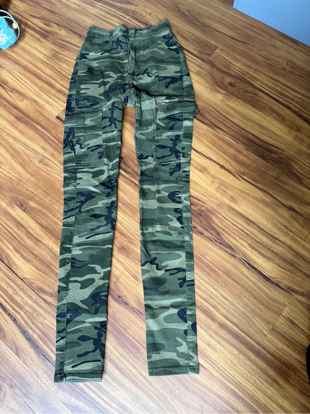 Fashion Nova Green Camo Skinny Cargo Jeans